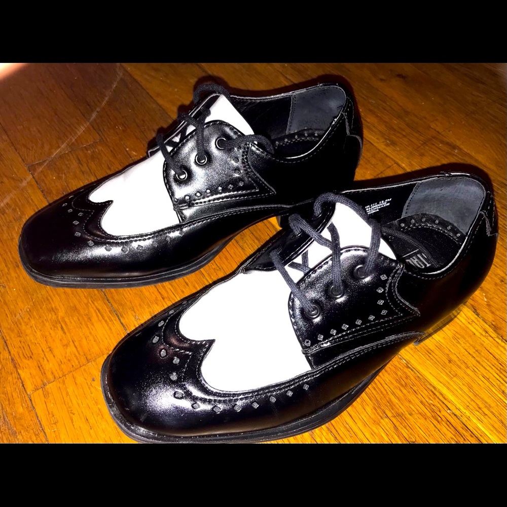 Boys wing tip Oxford shoes (black & white)